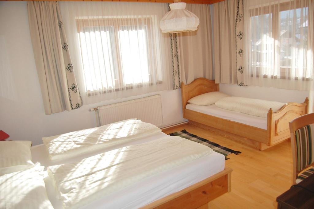 Pension Marienhof Hermagor-Pressegger See Room photo